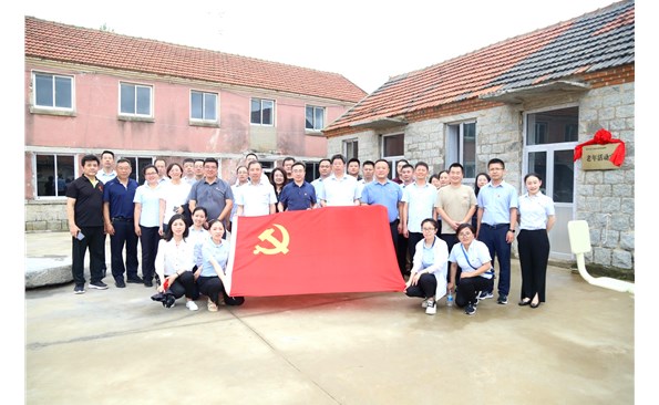 情系聯(lián)系村，共建顯擔(dān)當(dāng)——威海產(chǎn)投集團(tuán)開(kāi)展“五個(gè)一”主題黨日活動(dòng)